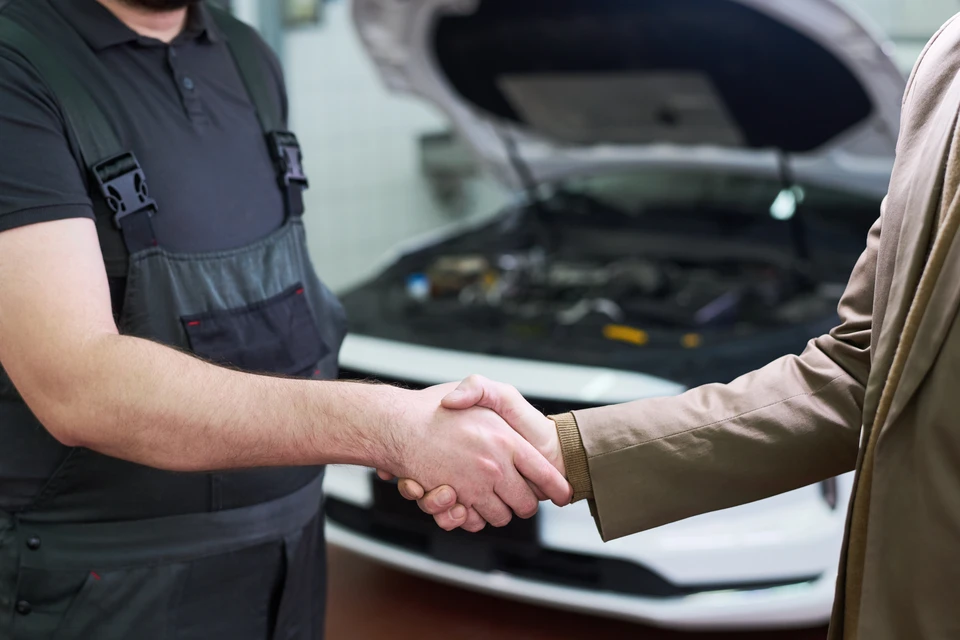 Intérieur d'un garage automobile indépendant