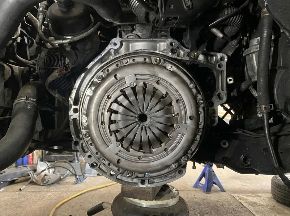 Atelier de montage-démontage de pneus en intérieur